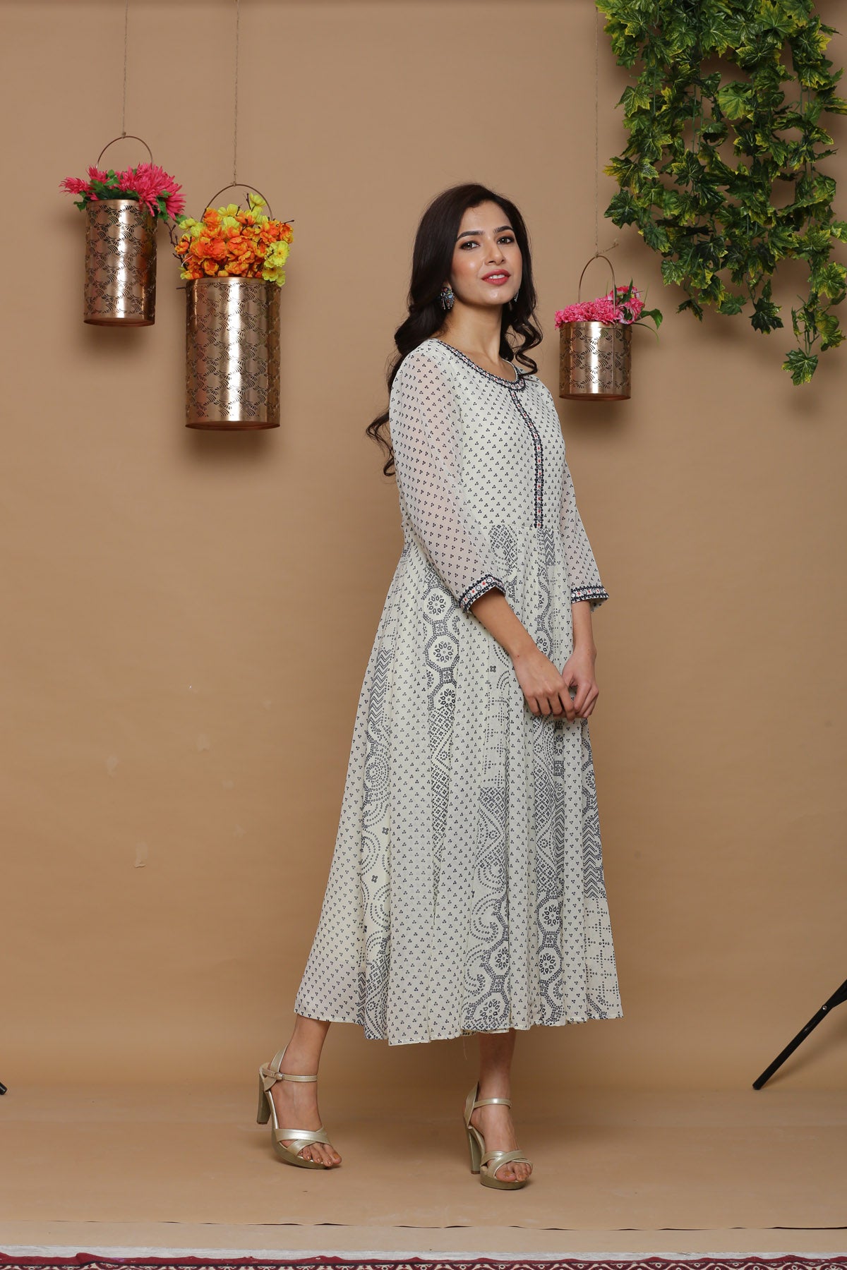 Buy online Women Bandhani Printed A-line Kurta from Kurta Kurtis for Women  by Soch for ₹819 at 45% off | 2024 Limeroad.com